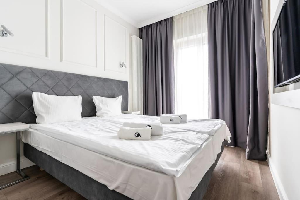Chic & Luxury Apartment By Mennica Residence ワルシャワ エクステリア 写真