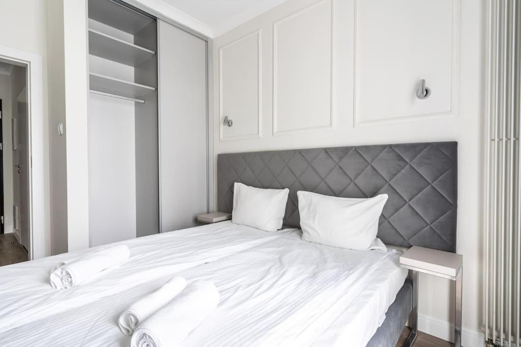 Chic & Luxury Apartment By Mennica Residence ワルシャワ エクステリア 写真