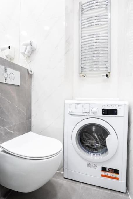 Chic & Luxury Apartment By Mennica Residence ワルシャワ エクステリア 写真