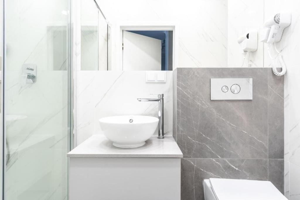 Chic & Luxury Apartment By Mennica Residence ワルシャワ エクステリア 写真